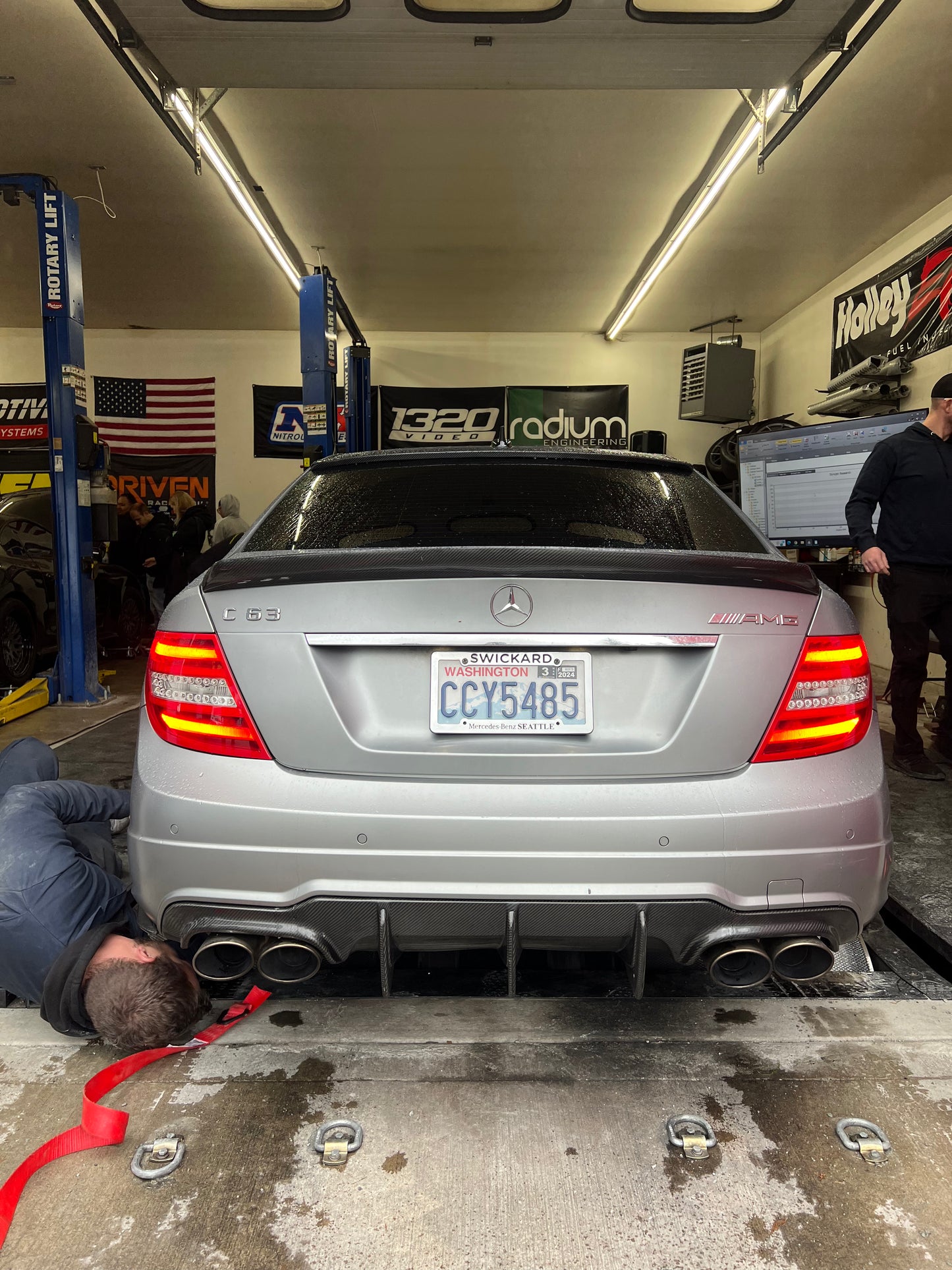 Carbon Fiber Big Fin Diffuser C63 ( Sedan / Coupe )