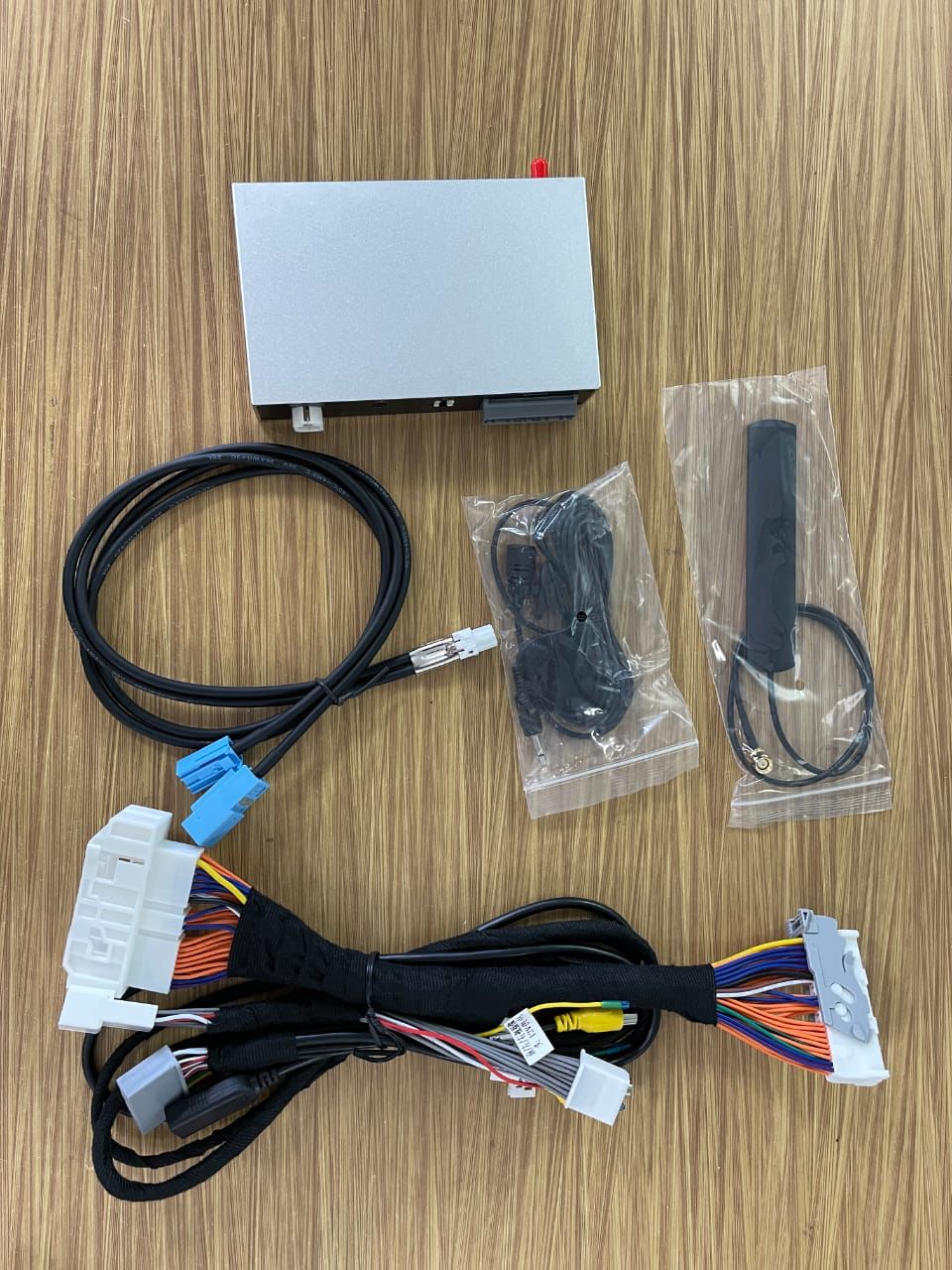 Wireless Apple CarPlay Modules ( Multiple Models )